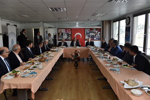 11. Cumhurbaşkanı Abdullah Gül, İstanbul Dostluk Derneği'ni Ziyaret Etti